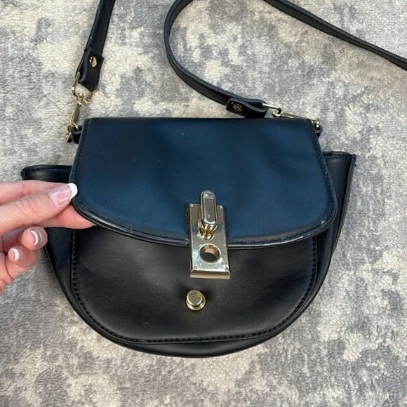 Urban Expressions Black Vegan Leather Saddle Bag Crossbody - Picture 2 of 14